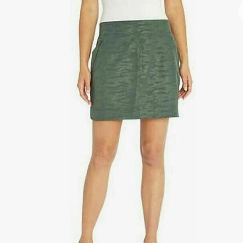 Orvis Camo Travel Skort - Picture 2 of 12